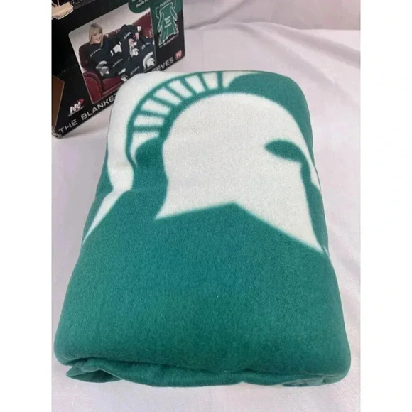 Northwest NCAA Michigan State Comfy Throw with Sleeves - Picture 2 of 3